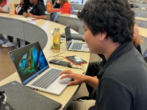 Student sets up new computer